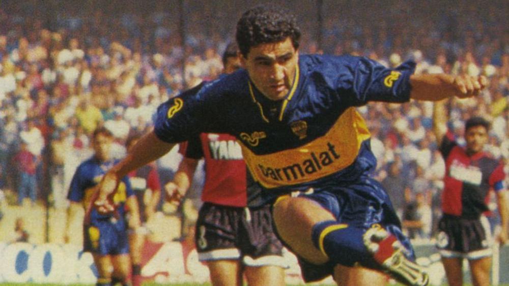 أكوستا لاعب أرجنتيني سابق: "بعد انتقالي إلى بوكا جونيورز والدتي لم تتحدث معي لأسبوعين.. إنها من أشد المعجبين بريفر بلايت"!