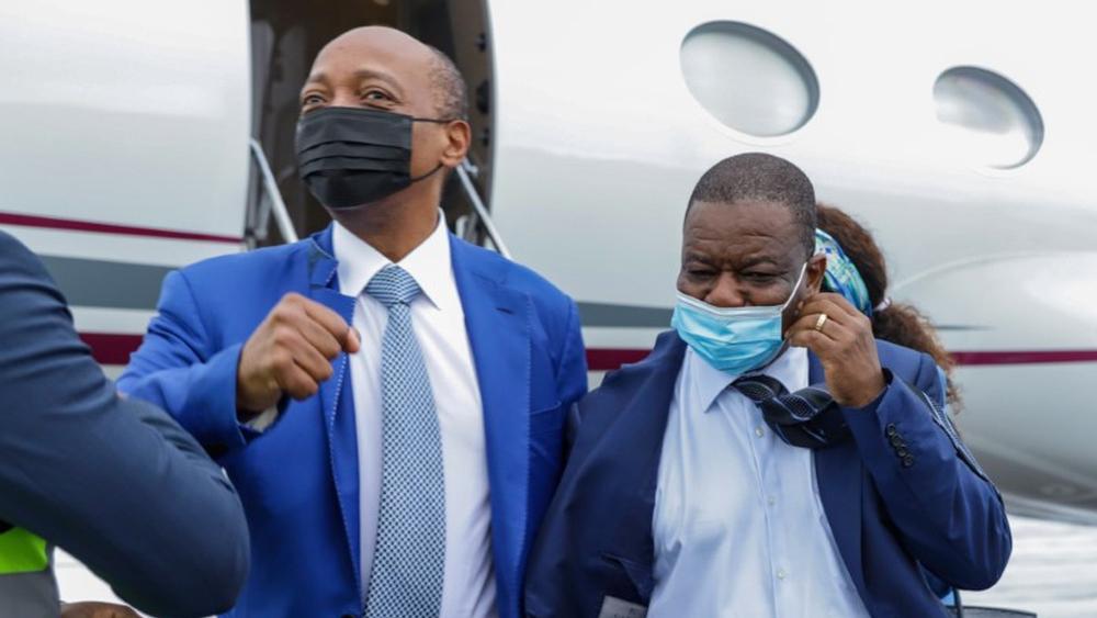 رئيس الـ"كاف" موتسيبي يصل إلى البنين لحضور نهائي كأس الكونفدرالية بين الرجاء الرياضي وشبيبة القبائل