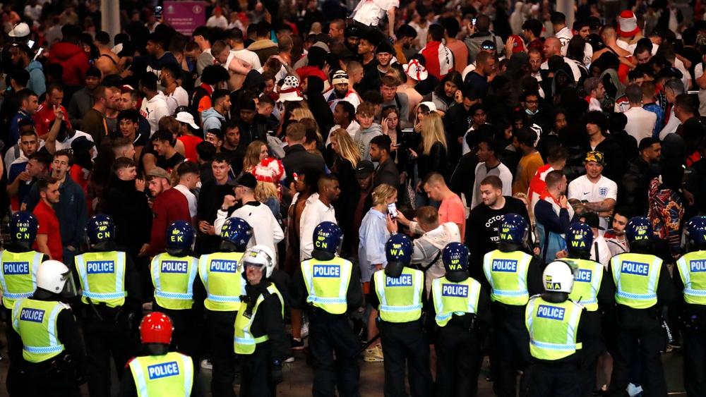 اعتقال 49 شخصا وإصابة 19 شرطيا في لندن أثناء نهائي "يورو 2020"