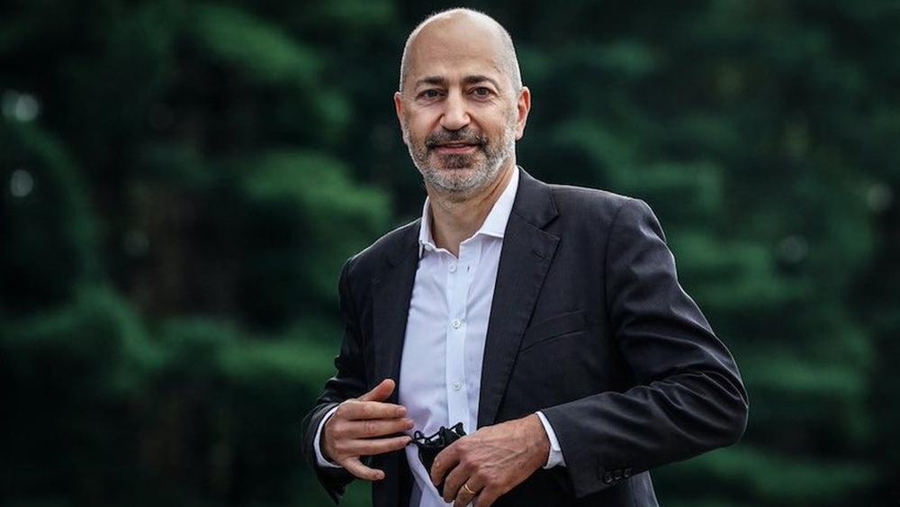 ميلان الإيطالي يعلن إصابة رئيسه التنفيذي "غازيديس" بسرطان الحنجرة