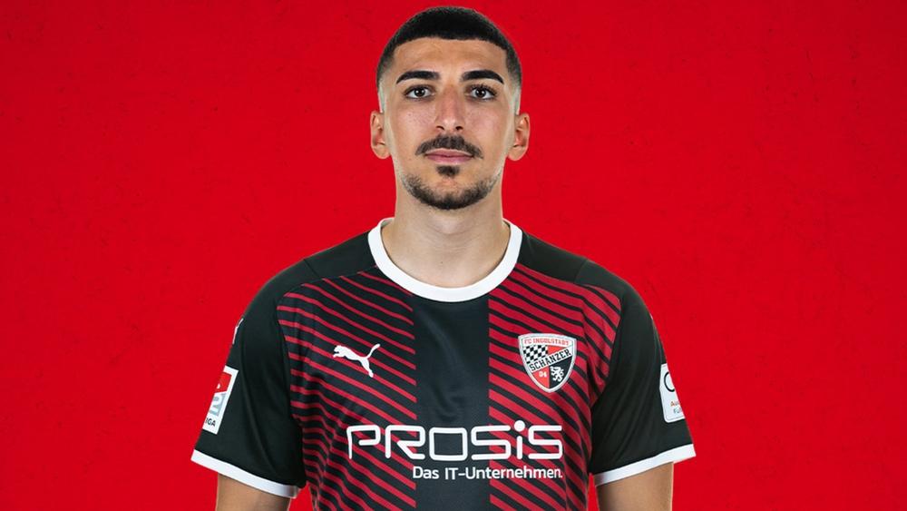 رسميًا/ بوجلاب يغادر شالكه إلى "إنغولشتات" بنظام الإعارة لموسم واحد