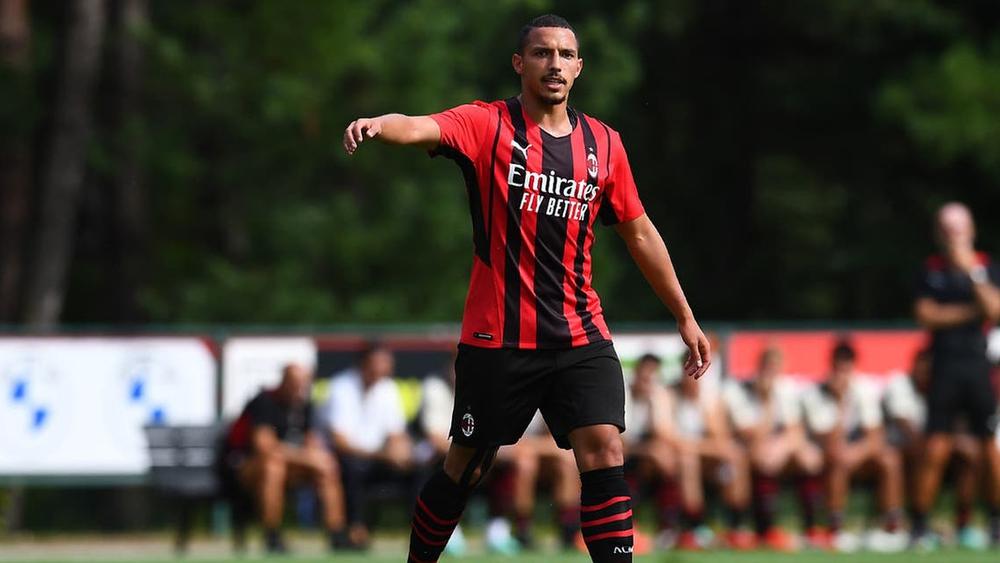 ميلان يعلن عن إصابة لاعبه الجزائري بن ناصر بـ"كورونا"