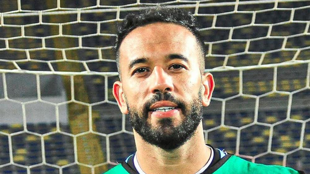 بعد تفاوضه "مباشرةً" مع الرجاء دون وكيل أعماله.. الزنيتي يتفق مع إدارة النادي على "عقد جديد" لموسمين مع خيار التمديد لـ"سنة إضافية"