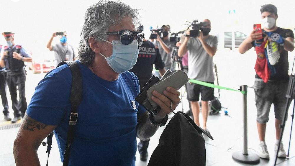 والد ميسي يحصل على "15 مليون يورو" نظير انتقال الأرجنتيني لباريس سان جيرمان الفرنسي