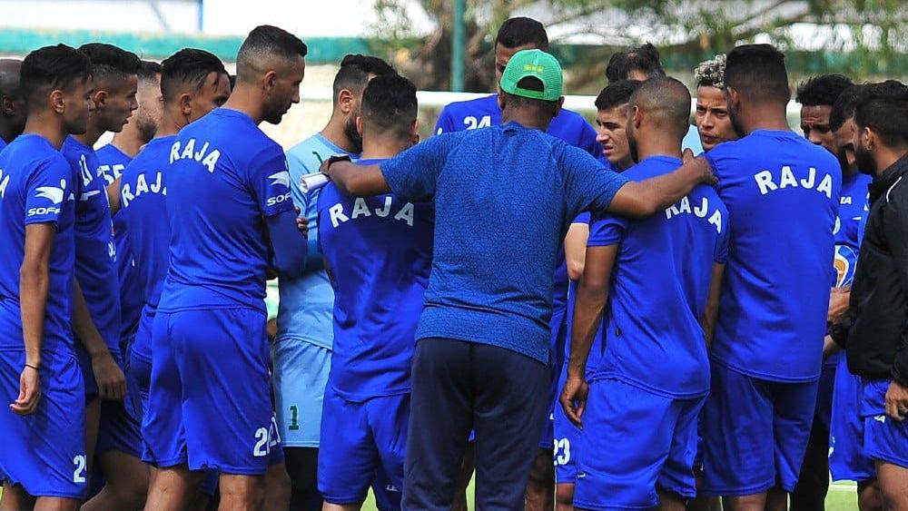 إدارة الرجاء الرياضي تنهي إضراب لاعبيها عن التداريب وتؤدي مستحقاتهم العالقة مساء يومه الأربعاء