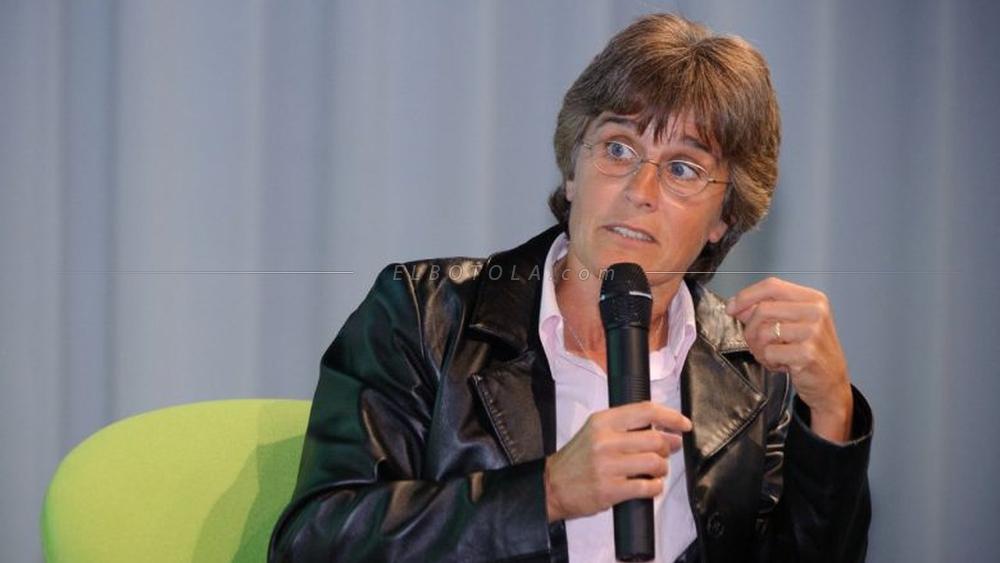 الألمانية مونيكا ستاب تقود أول منتخب نسائي سعودي