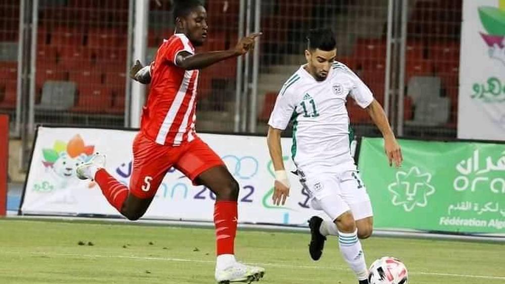 في إحدى الإشاعات المرافقة للميركاتو.. الترويج لإسم الجزائري "عمورة" وربطه بالرجاء في عز أزمتها المالية مقابل "مليون يورو" بغاية "الرفع من قيمته التسويقية"