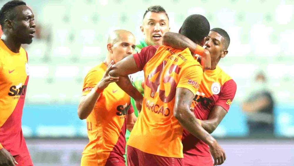 لاعب غلطة سراي يواجه عقوبة الإيقاف بعد الاعتداء على زميله