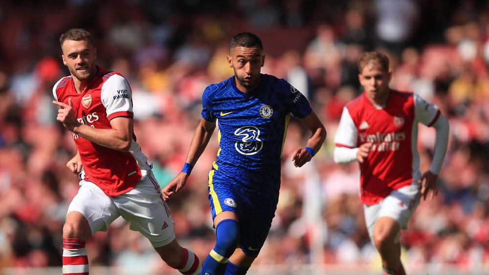 حكيم زياش احتياطي وروميلو لوكاكو أساسي في "ديربي لندن" ضد أرسنال