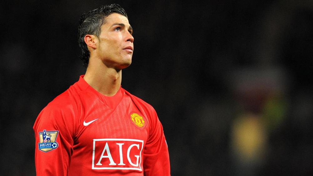 سولشاير: "كريستيانو أراد العودة إلى مانشستر يونايتد وسألعب به كرأس حربة"