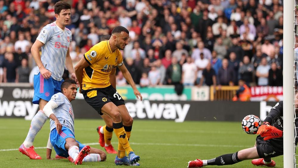 حساب الـ"بريمير ليغ" على "تويتر" في تعليق على تصدي دي خيا لكرة رومان سايس: "كيف فعلت ذلك؟"