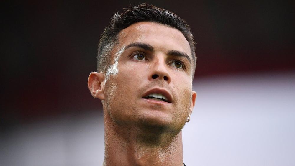 رسميًا/ مانشستر يونايتد يتعاقد مع كريستيانو رونالدو لموسمين مقابل "15 مليون يورو"