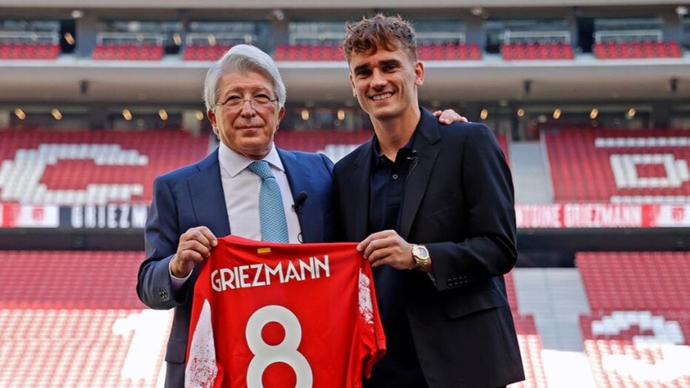 غريزمان يبدأ "حقبة ثانية" مع أتلتيكو مدريد بـ"قصة شعر" جديدة والرقم "8"