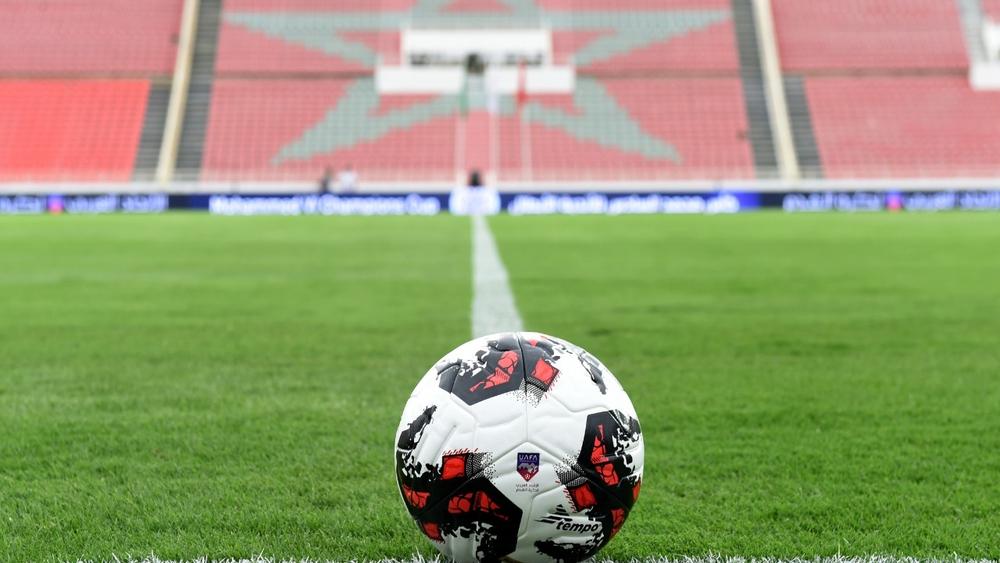 بعد إغلاقه لأسابيع بغرض الإصلاح.. أرضية "مركب الرباط" تُثير امتعاض المتابعين بعد لقاء الجيش وبافلز