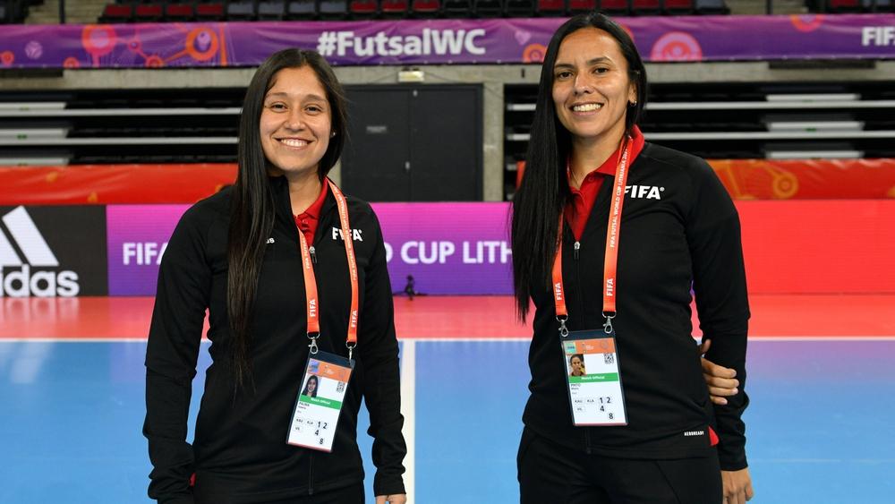 في لقاء إسبانيا واليابان (4-2).. حكمتان تدخلان التاريخ بإدارتهما لمباراة معًا في "مونديال الفوتسال"