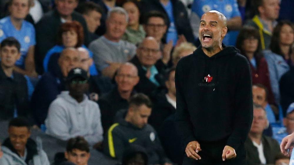 غوارديولا ينتقد جماهير مانشستر سيتي والأخيرة ترد عليه: "إنه أفضل مدرب في العالم لكن عليه أن يهتم بعمله"