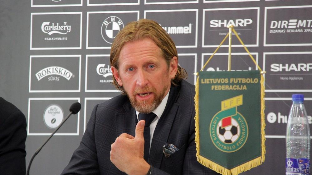 البلجيكي دو ويلد يصل المغرب تمهيداً لتعيينه مديراً تقنياً للرجاء الرياضي