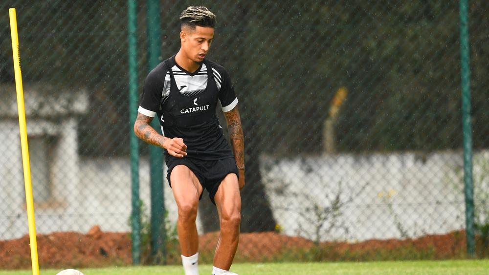 لتفادي المجازفة ومعاودة الإصابة له.. ظهور السعداوي مع الجيش يتأجل بغيابه أمام ن. بركان وحضوره بنسبة كبيرة في مباراة الدفاع