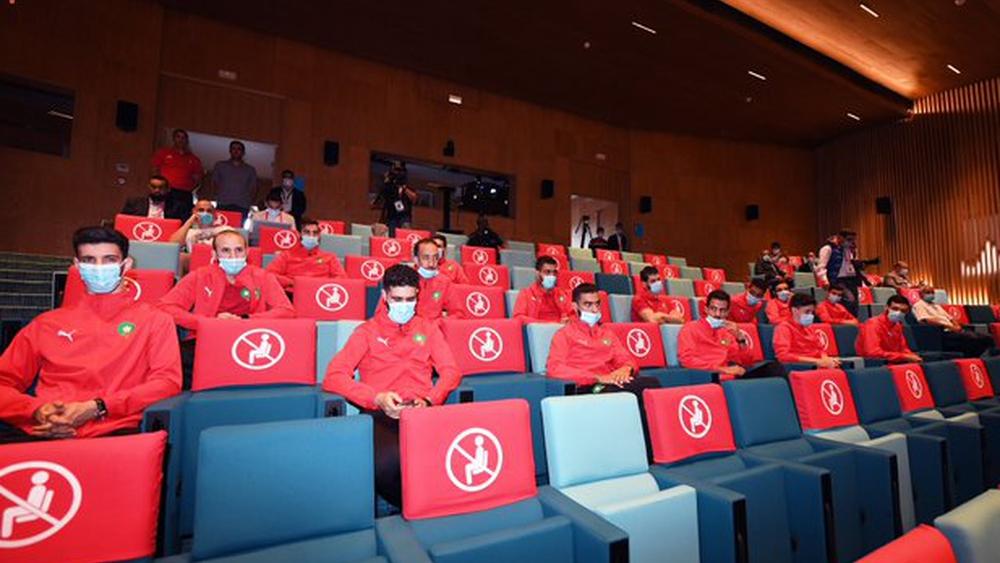 منتخب الفوتسال يحظى باحتفاء مسؤولي الجامعة ووزارة الرياضة في "مركب محمد السادس"