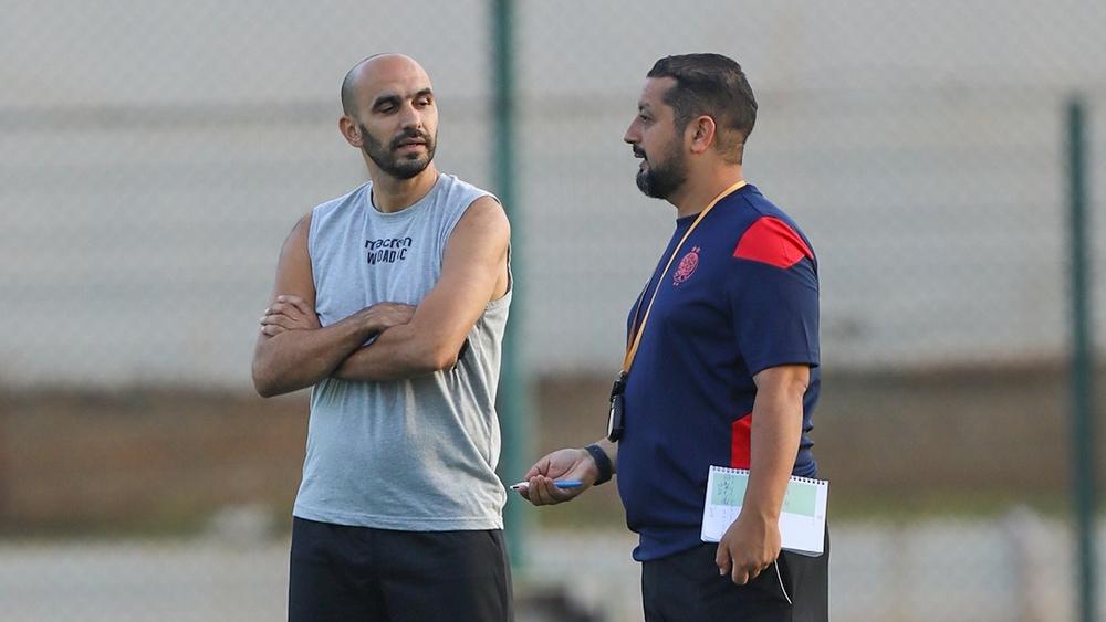 الركراكي: "سمحُو ليا ولكن بزّاف دالناس كايفمُو كلامي غلط.. أنا ولد لبلَاد وكانبغي نهضَر بالدارجة ماشِي لفرُونسي"