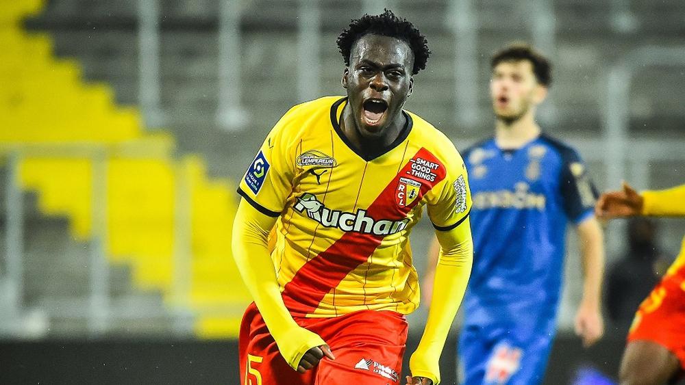 لانس يهزم ستاد رانس بثنائية ويواصل تألقه في الدوري الفرنسي