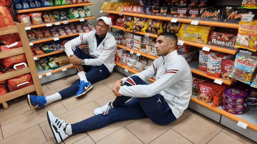 حكيمي ومبابي يخلقان الحدث بـ"صورة" في إحدى المتاجر الكبرى ومتابعون يعبرون عن إعجابهم بالصداقة المتينة التي تجمع الطرفين