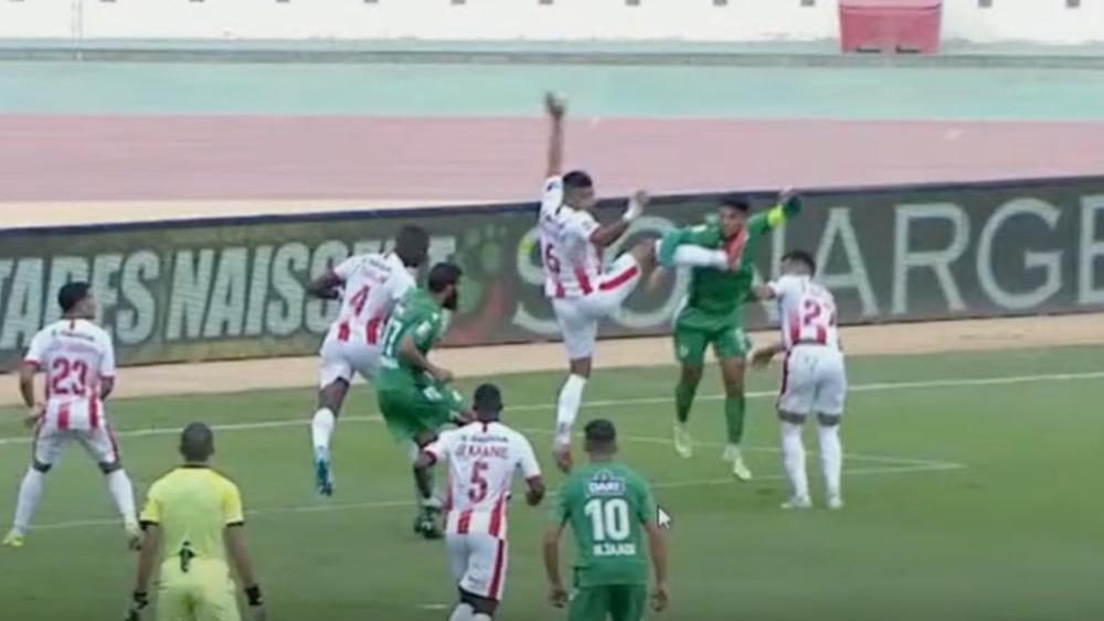 مديرية التحكيم: "الحكم حرم مولودية وجدة من ركلة جزاء صحيحة أمام الحسنية.. قراره باستئناف اللعب كان خاطئا رغم عودته للفار"