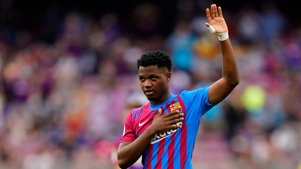 رسميا/ برشلونة يجدد عقد أنسو فاتي لغاية 2027 بـ"مليار يورو" كشرط جزائي