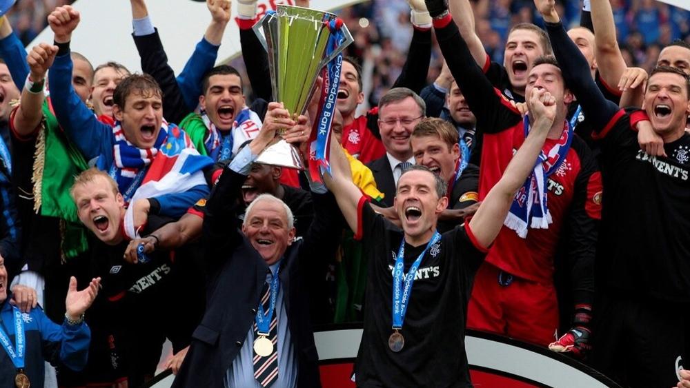 وفاة "والتر سميث" مدرب غلاسكو رينجرز ومنتخب إسكتلندا السابق