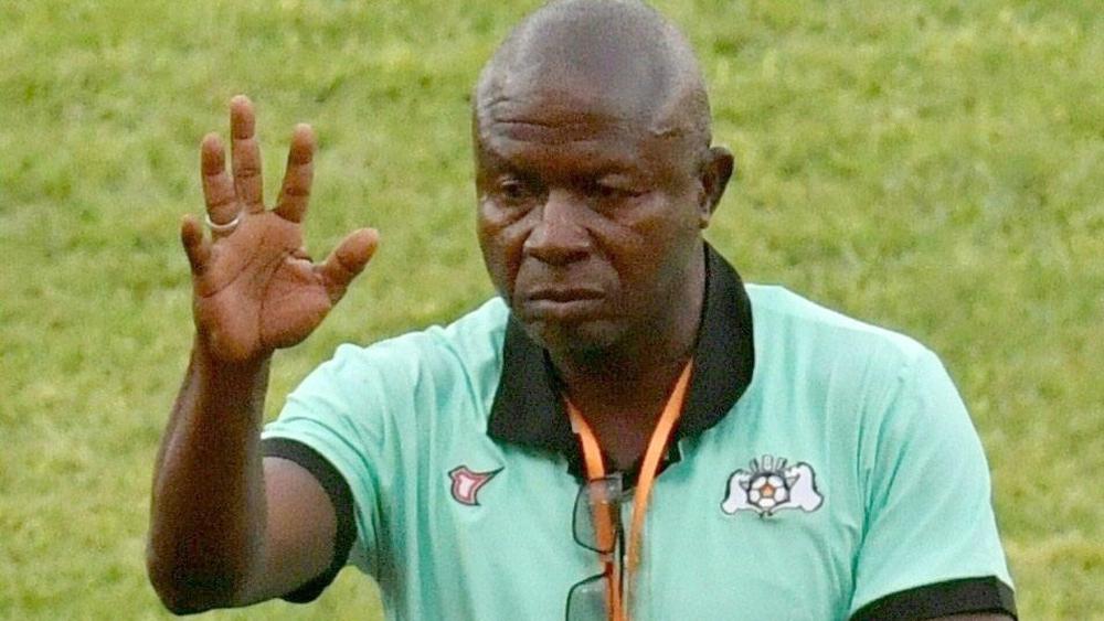 مدرب بوركينا فاسو: "المنتخب الجزائري متعال ويفتقد للتواضع.. كثرة شكاويهم بعد تعادلنا ذهابا بمراكش تنم عن قلة احترام تجاهنا"