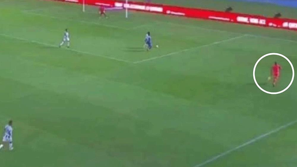 الحكم السابق بولحواجب لـ"البطولة" عن لقطة الحكم المساعد في مواجهة د. الجديدي والرجاء: "لديه الحق في تجاوز خط التماس لكن ليس بتلك الطريقة"