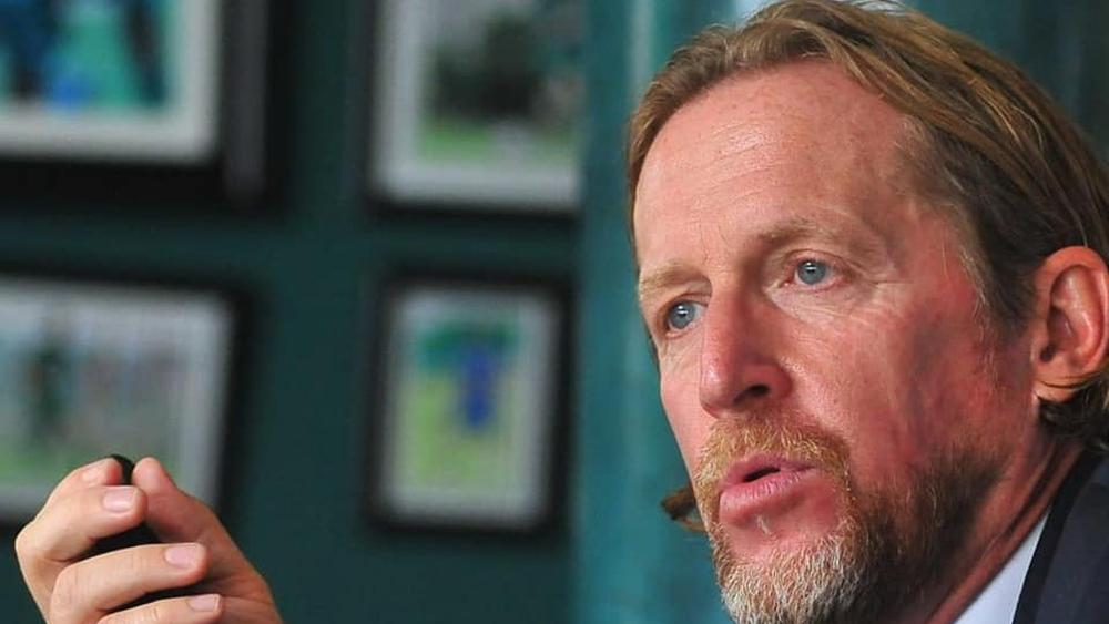 رئيس الرجاء الجديد يمنح البلجيكي دو ويلد صلاحيات جديدة تتعلق بالفريق الأول