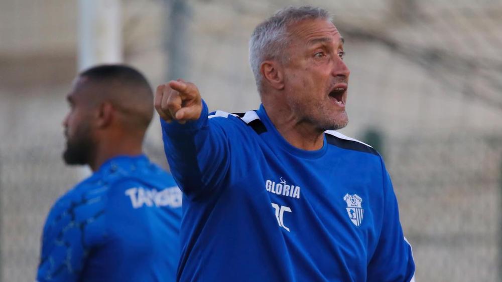 اتحاد طنجة "يستغني" عن خدمات الفرنسي بيرنارد كازوني و يعين جعفر الركيك مدربا "مؤقتا"