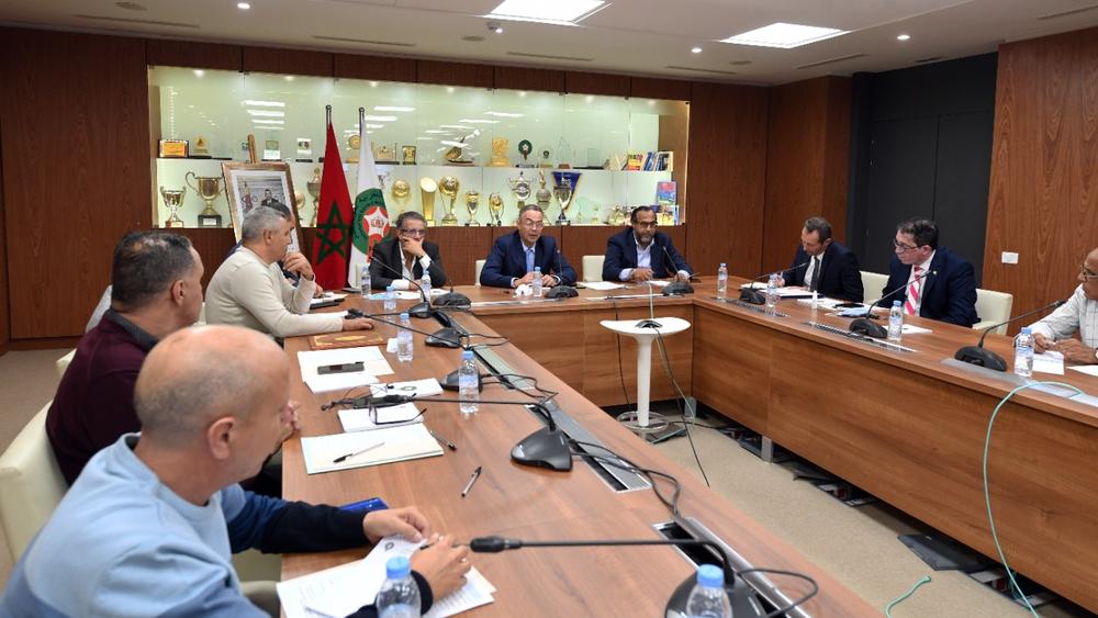 فوزي لقجع يعقد لقاء تواصليا مع رؤساء العصب الجهوية