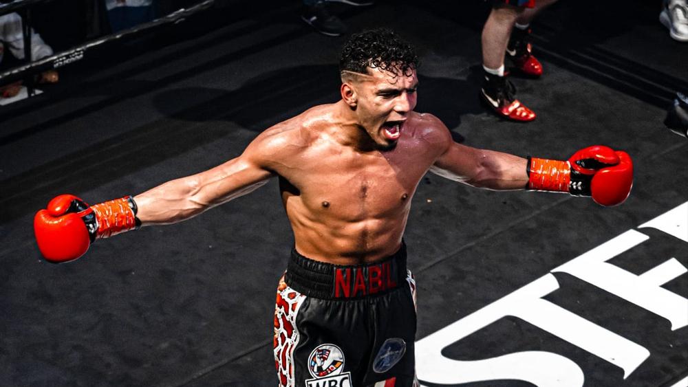 الملاكم المغربي نبيل مسعودي يُحرز الحزام العالمي للشباب الخاص بوزن "69 كلغ" بعد إسقاطه الكوسوفي زيفي