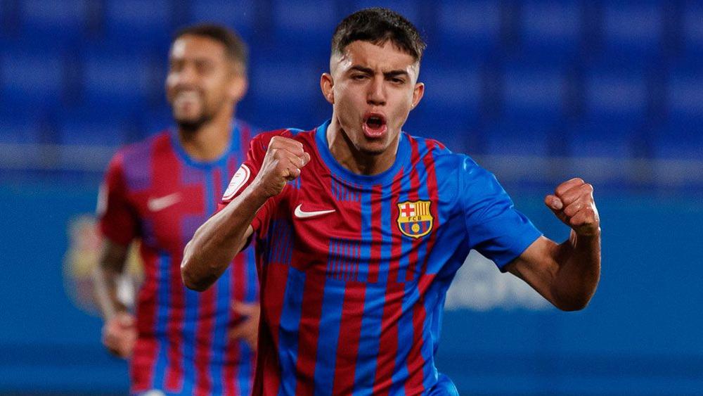 تشافي يختار التشكيلة الرسمية لمباراته الأولى كمدرب لبرشلونة.. المغربي أخوماش يُشارك أساسيًا ضد إسبانيول والزلزولي في دكة الاحتياط