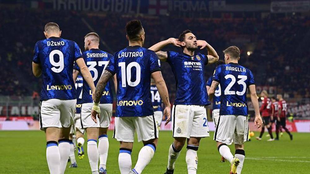 L'Inter corrige Naples et rend service à son rival éternel