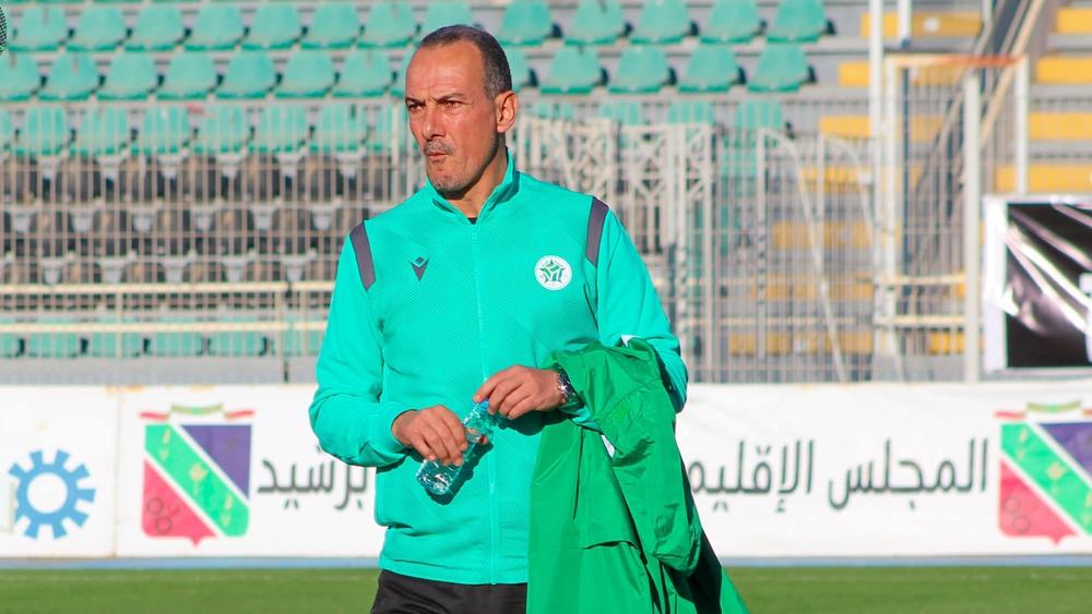 مدرب مولودية وجدة "مُنفجراً" بسبب التحكيم: "تعْرّْضنا للحُكْرة.. لْيُومْ دَّاوْ للاّعبِينْ ديالي عْرْقهُومْ وْرَاهُومْ دَابَا يْبْكِيوْ فالفِيسْتييرْ"