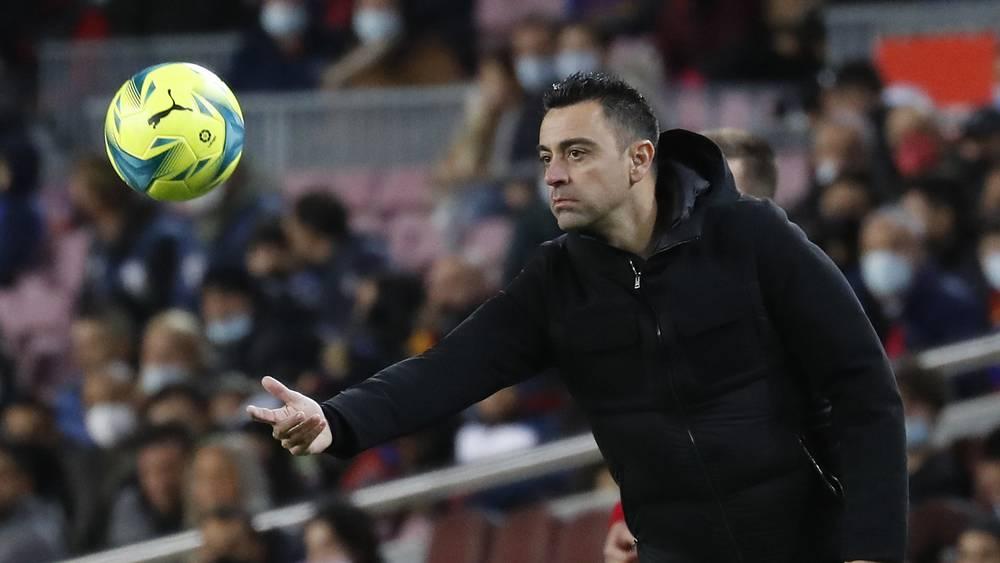 تشافي عن خسارة برشلونة في ملعبه أمام ريال بيتيس (0-1): "إنه عقاب كبير وهزيمة مؤلمة للفريق"