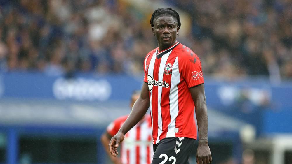 خوفًا من فقدان "الرسمية" في فريقه.. مدافع ساوثهامبتون "ساليسو" يرفض تمثيل منتخب غانا في كأس أمم أفريقيا بالكاميرون