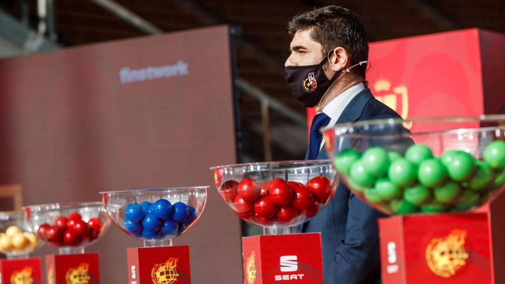 قرعة كأس ملك إسبانيا / برشلونة يواجه ليناريس وريال مدريد يُلاقي ألكويانو في دور الـ32 للمسابقة