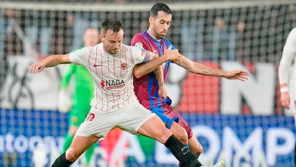 بحضور بونو والزلزولي كأساسييْن والنصيري كبديل.. مباراة إشبيلية وبرشلونة تنتهي بالتعادل (1-1)