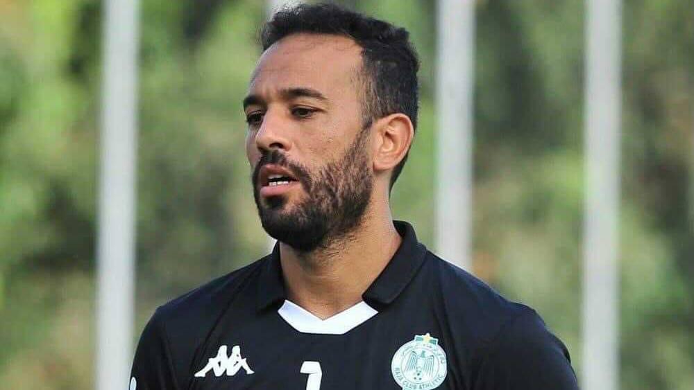 الزنيتي يغيب عن الرجاء لمدة تصل لشهرين بعد تعرضه لكسر في اليد خلال مواجهة المغرب الفاسي