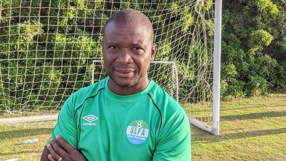 مدرب سيراليون يتلقَّى تهديدات بالقتل وضغوطات لإدراج بعض اللاعبين في قائمة كأس أمم أفريقيا "طوطال إنرجيز"
