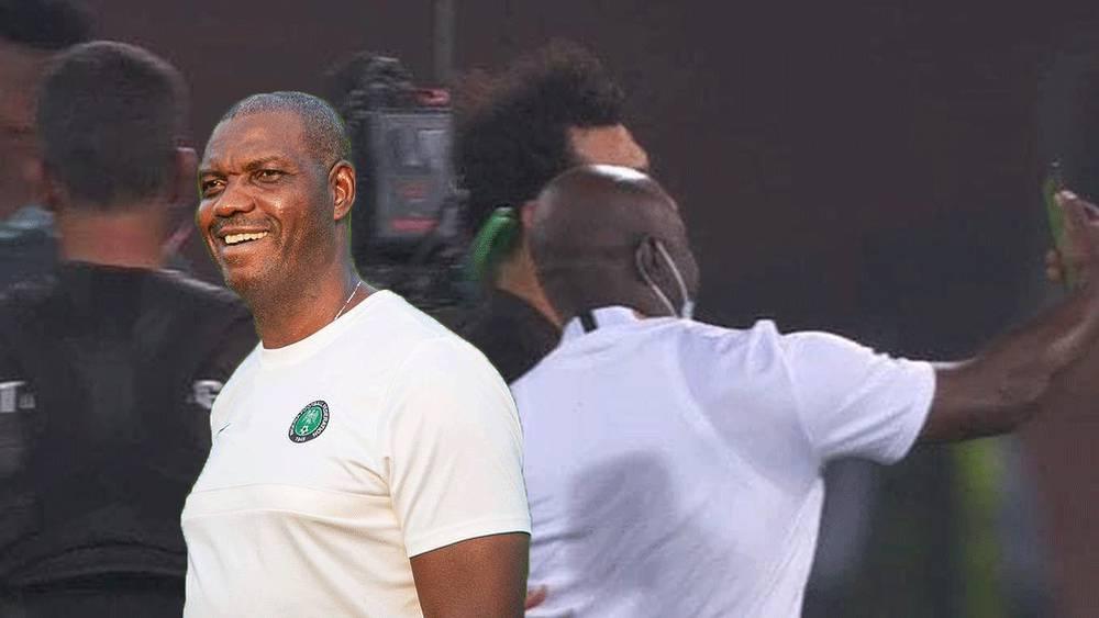 في إحدى غرائب "الكان".. مدرب نيجيريا يقود منتخب بلاده للفوز على مصر ويسارع لالتقاط "سيلفي" مع محمد صلاح!