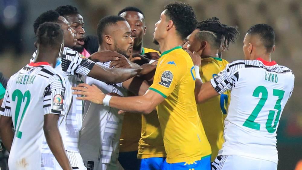 أبرزها توقيف لاعب غانا تيتيه لـ3 مباريات.. لجنة الانضباط بالكاف تصدر عقوباتها بشأن أحداث مباراة غانا والغابون