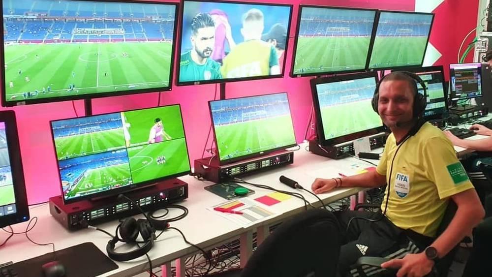 رضوان جيد يقود غرفة "الفار" في مباراة السنغال وبوركينا فاسو بمساعدة بشرى كربوبي وفتيحة جرمومي