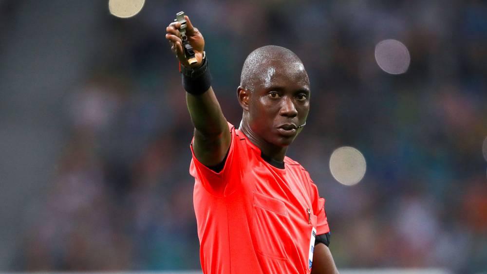 مصريون يردون بسخرية على تعيين غاساما حكما لمواجهة الكاميرون: "رسميا لن يتم احتساب ركلة جزاء صحيحة لمصر في المباراة"