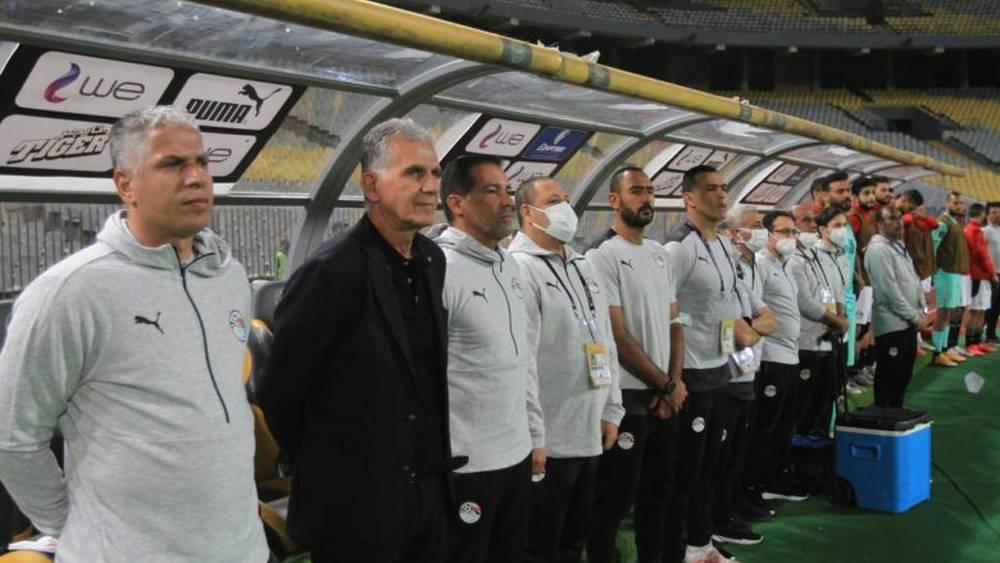 "الكاف" يوقف مساعد مدرب منتخب مصر دوس سانتوس لأربع مباريات واللاعب مروان داود لمقابلتيْن ويُوجِّه تحذيراً لكيروش