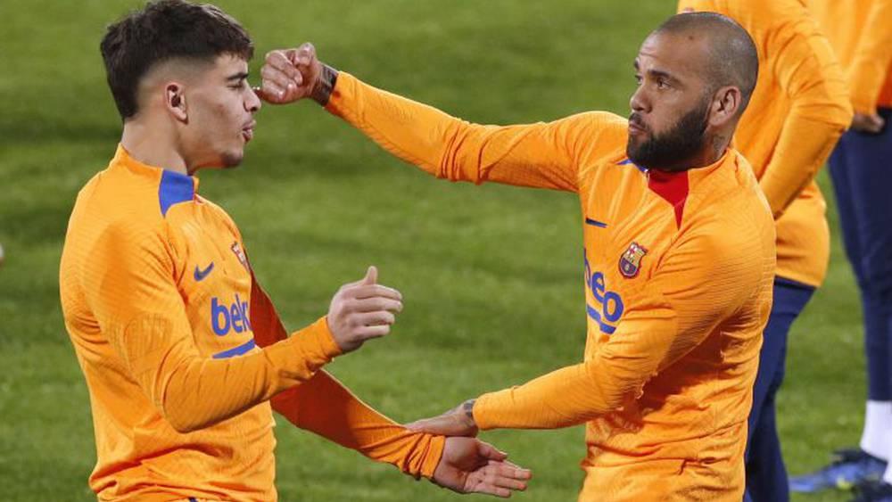 رسميا/ تشافي "يستبعد" الزلزولي وألفيس من قائمة "الدوري الأوروبي"